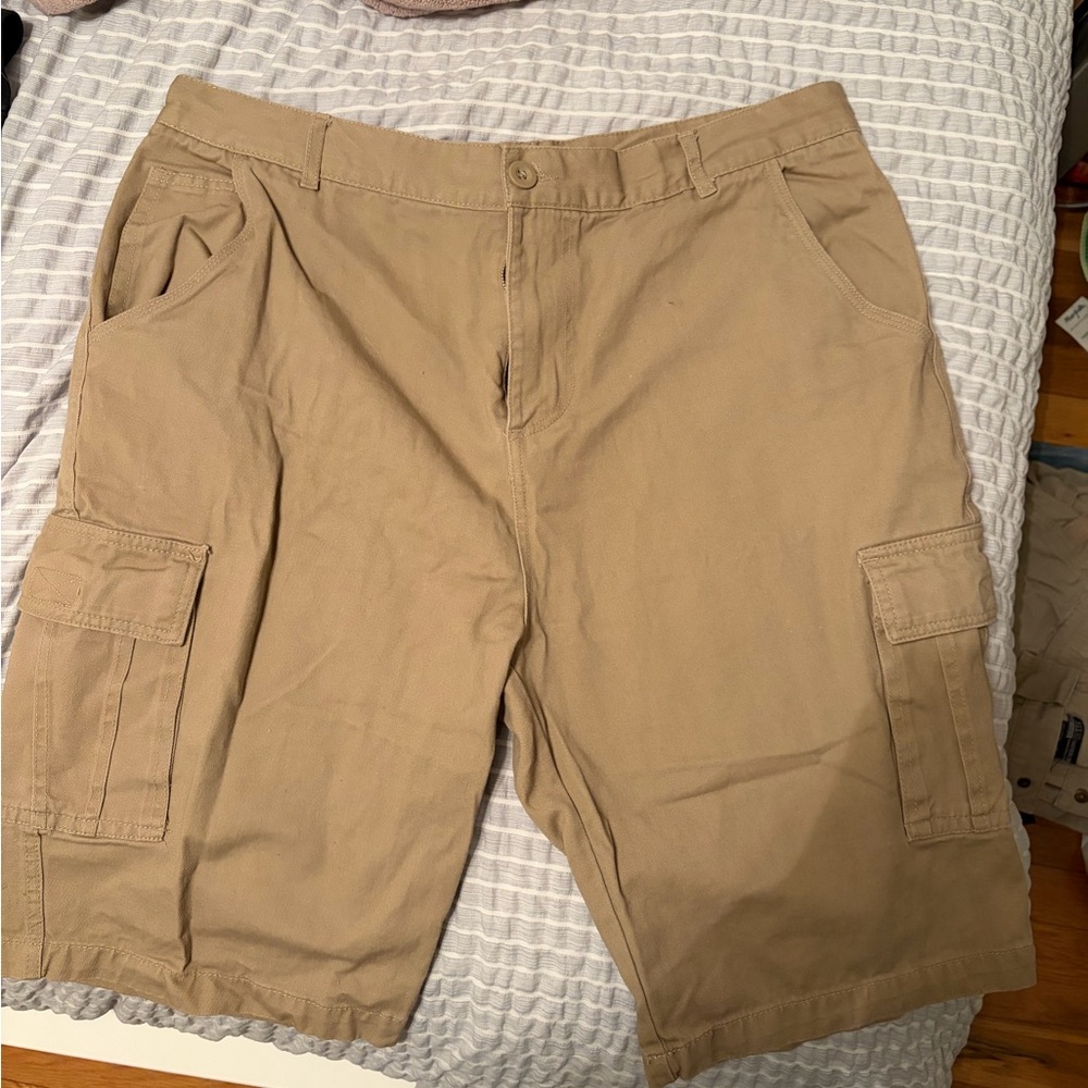 Classic Men's Cargo Shorts in Tan